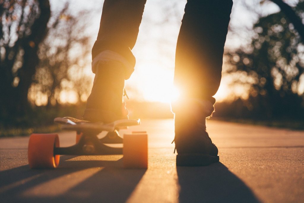 Skateboard-et-couché-de-soleil